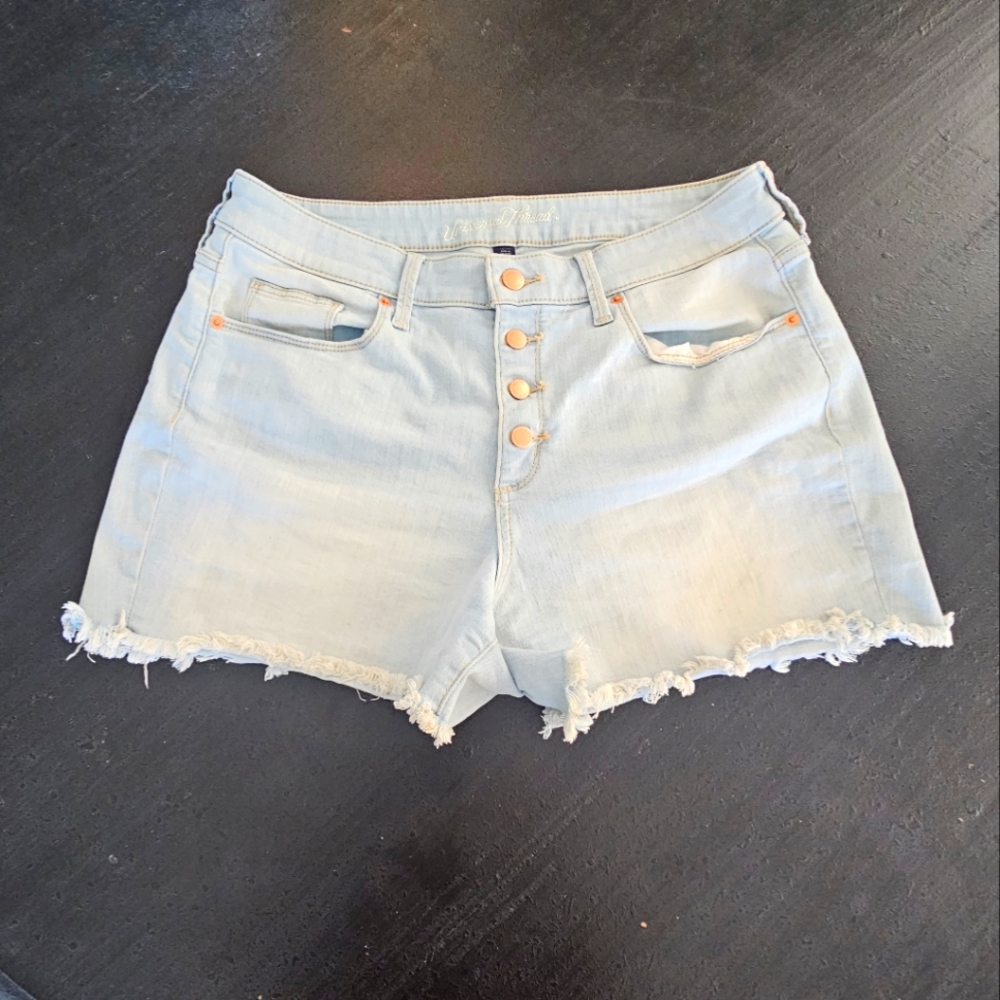 Universal Thread Light Blue Stretchy Denim  Jean Shorts Size 12 / 31